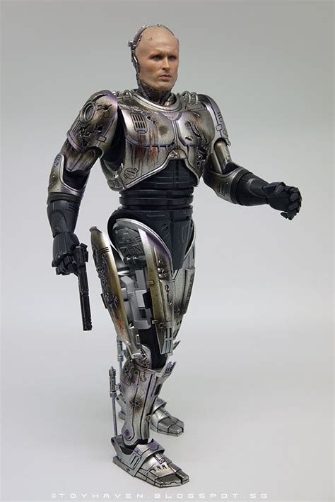 Toyhaven Review 1 Hot Toys MMS266 1 6th RoboCop Battle Damaged Version Collectible Figure