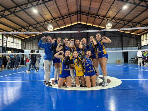 Campeones comunales de Vóleibol Damas Sub 14 Boston College Alto Macul