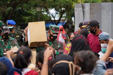 Tni Ad Serahkan Bantuan Kemanusiaan Bagi Korban Bencana Di Sulbar