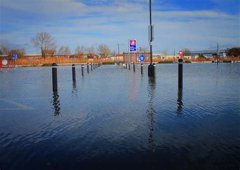 Bognor Regis Tesco flood - Supermarket reassures customers after car ...