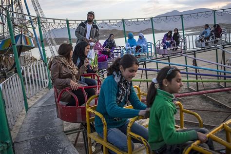 Парк развлечений у озера Каргха (4 фото)