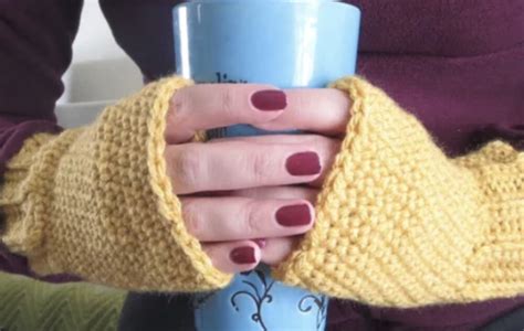 Easy Crochet Fingerless Mittens