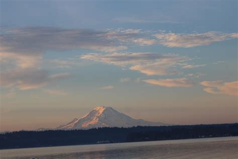 Mount Rainier at sunrise : r/Washington