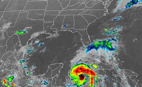 Hurricane Ian churns toward Florida, with "rapid strengthening" expected in coming days - CBS ...