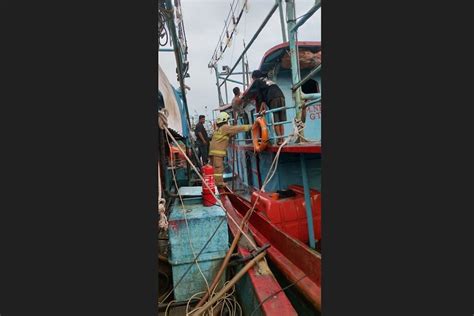 Kapal Penangkap Cumi Milik Ahok Terbakar Di Pelabuhan Muara Angke