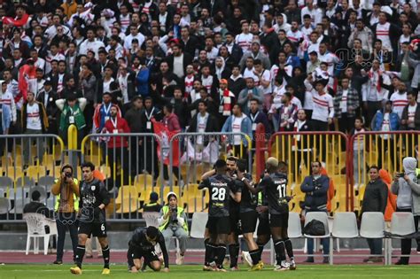 جماهير الزمالك تهاجم اللاعبين العب بقى يا عم خلي عندك دم فيديو