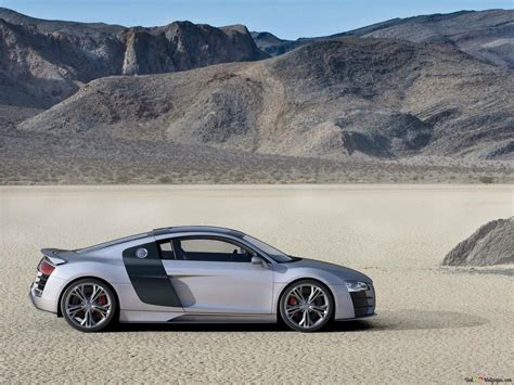 Silver Audi RS8 and desert HD wallpaper download