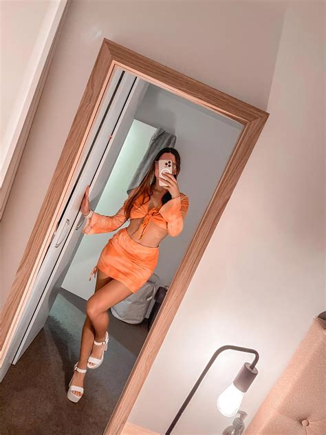 Do you like my outfit ðŸ nudes highheelsNSFW NUDE PICS ORG