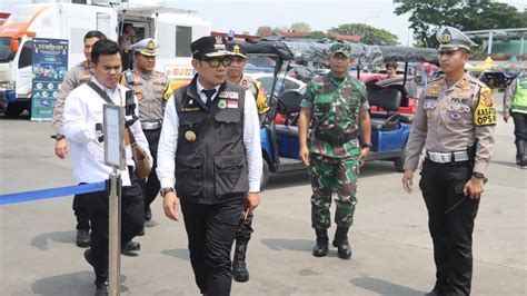 Gubernur Dan Kapolda Jabar Pantau Pos Pam Terpadu Mudik Di Rest Area Km