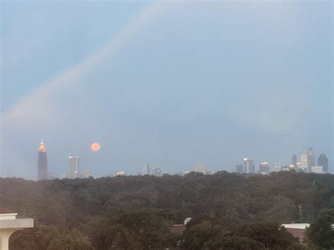 Full moon over ATLANTA this am. Picture doesn't do the massive thing