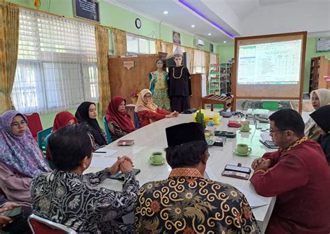 Perpustakaan Man Kota Padang Gelar Workshop Akreditasi Man Kota