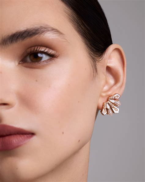 BijouQ Unveils Stunning New Art Deco Pendant