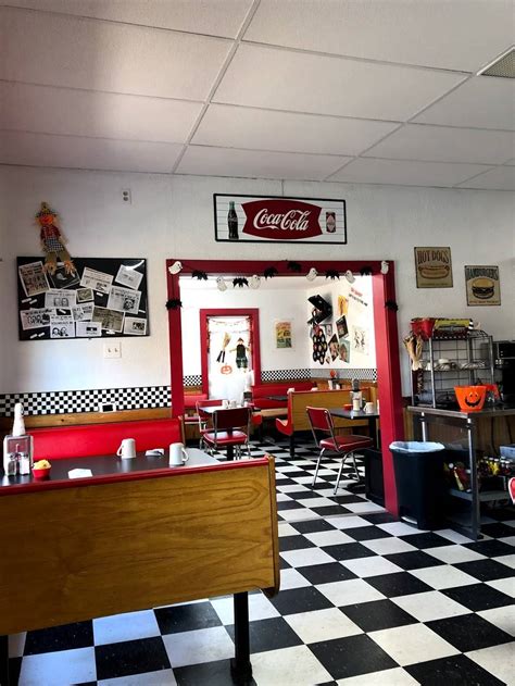 Charlie’s Diner | 17 N Main St, Brimfield, MA 01010, USA