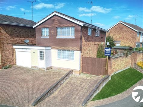 4 Bed Link Detached House For Sale In Pinks Hill Swanley Kent Br8 £