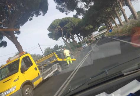 Auto Fuori Strada Sull Aurelia A Ladispoli Da Stamani Rimossa Poco Fa