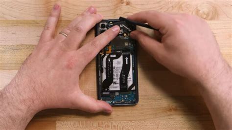 Samsung Galaxy S21 Visto Dallinterno In Questo Teardown Di Ifixit