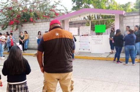 Padres De Familia Exigen Destituci N De Director De Primaria Por No