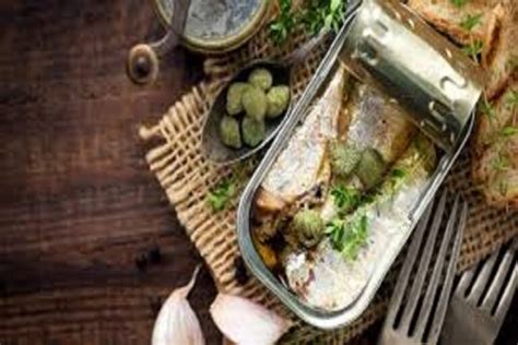 Bon à savoir voici comment se déroule la mise en boîte des sardines