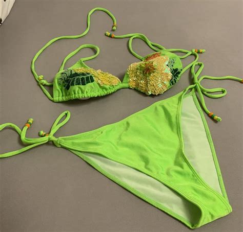 Bikini Gr N Mit Pailletten Perlenbesatz Kaufen Auf Ricardo