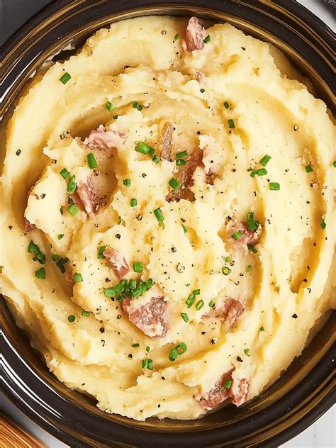 Ultimate Crockpot Garlic Mashed Potatoes for Delicious Holidays