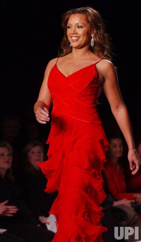 Photo Vanessa Williams Models In The Heart Truth Fashion Show