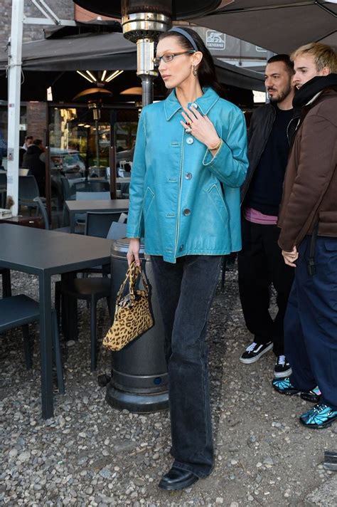 Bella Hadid Dejando Un Restaurante En Milan Vogue Bella