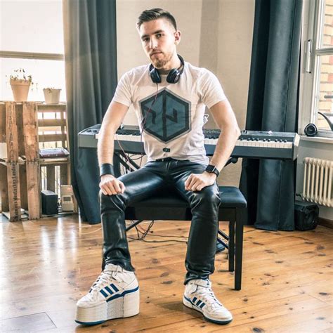 Menedits Hot Lad With Built Up Sneaker