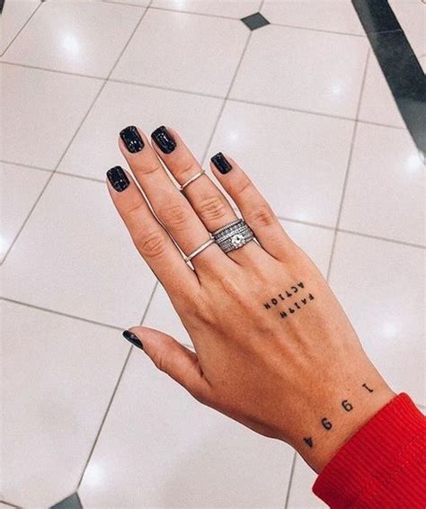 21 Beautiful Hand Tattoos For Women Female Tattoo Ideas Zestvine 2024