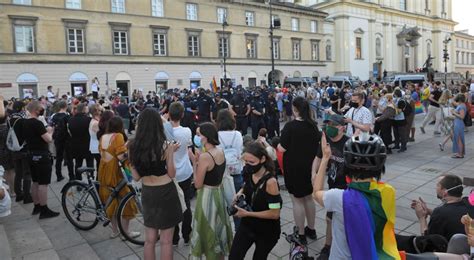 Aresztowanie aktywisty LGBT Rzecznik KSP czynności przy ul Solec