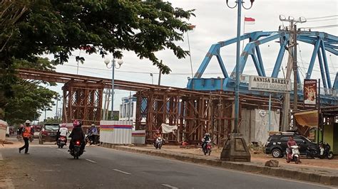 Pergeseran Jembatan Kereta Api Ditunda Hingga Agustus Jalan