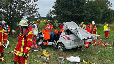 Schwerer Unfall Bei Freilassing St2104 Aktuell Komplett Gesperrt