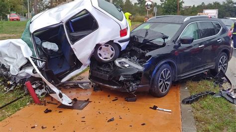 Una Conductora Atrapada En O Pereiro De Aguiar En Un Accidente De