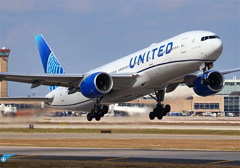 UA 777 Rotating | SSladic Photography | Flickr