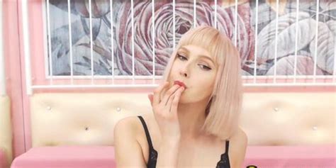 Nude Blonde Granny Playing Naughtily Her Tanned Shaved Pussy Tnaflix