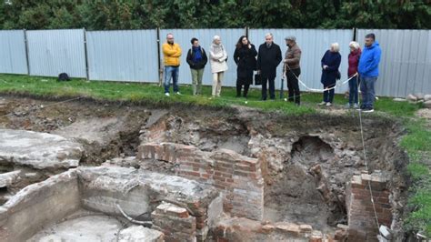 Fotorelacja Warszawscy Radni na wykopaliskach przy Miłej Muzeum