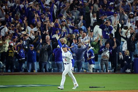 Freddie Freeman Crushes Walk Off Grand Slam In 10th Inning As Yankees