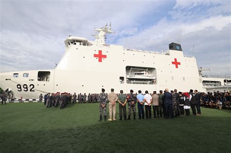 Prabowo Lepas Keberangkatan Kapal Rs Tni Kri Radjiman Untuk Kirim