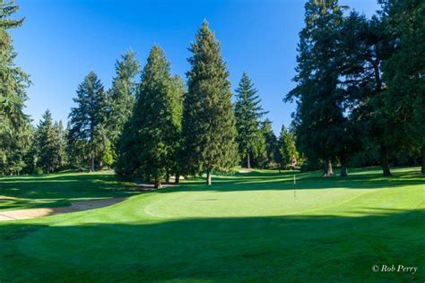 how much to play golf at the broadmoor