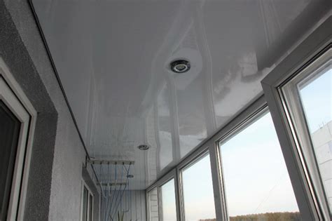 Как сделать потолок на балконе: варианты отделки потолка на балконе и ...