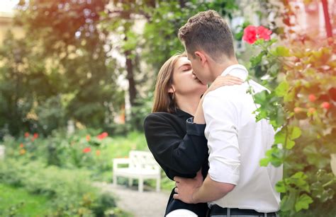 4 000 Free Nude Kiss Kiss Images Pixabay