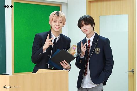 210210 Moa Academy Graduation Photos Naver Rtxtbighit