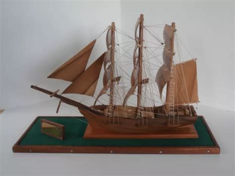 BEAUTIFUL VINTAGE MODEL Ship HMAV HMS Bounty Tom Christian Wooden Sails