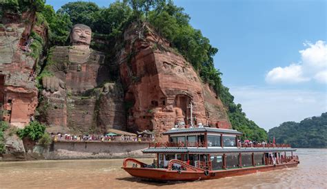 The largest stone carving in China - Leshan Giant Buddha | Expats Holidays