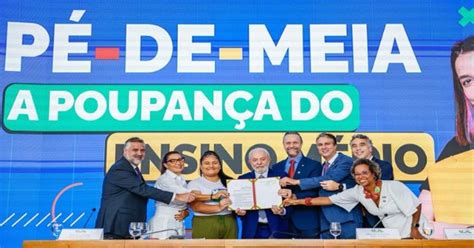 BRASIL Governo Federal lança o Programa Pé de Meia alunos de baixa