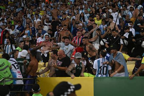 Brasil Perde Para Argentina Ap S Brigas No Maracan E Fica Em Nas