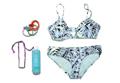 Todavía usas bikini Vogue Spain cincuentopia Bikini Swimwear Bikinis Swimsuits