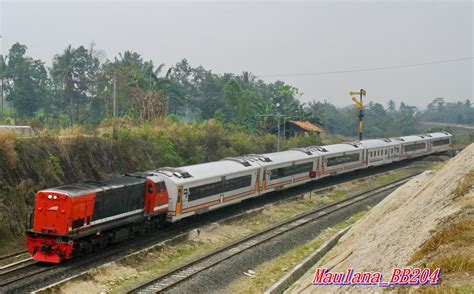 Kuala Stabas Premium Passenger Train Kereta Api Ekonomi Pr Flickr