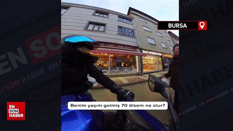 Bursa Da Yolda Y R Yen Kad Nla Ona Yol Veren Motosikletlinin Diyalo U