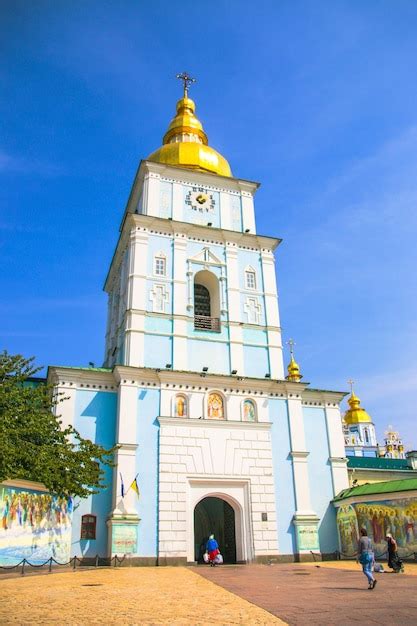 Mosteiro De Ouro De St Michael Operando Em Kiev Recriado Em 19971998