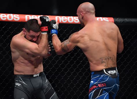 Robbie Lawler def. Nick Diaz at UFC 266: Best photos